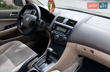 Седан Honda Accord 2005 в 
