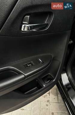 Седан Honda Accord 2013 в 
