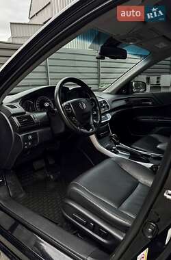 Седан Honda Accord 2013 в 
