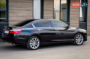 Седан Honda Accord 2015 в 