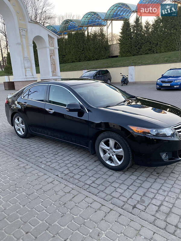 Седан Honda Accord 2008 в Остроге