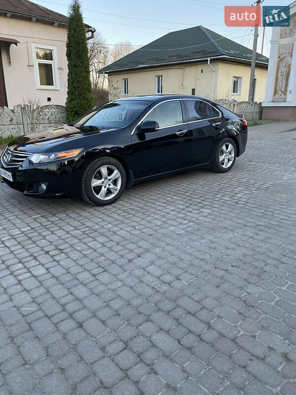 Седан Honda Accord 2008 в Остроге