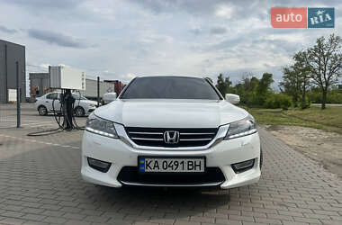 Седан Honda Accord 2013 в 