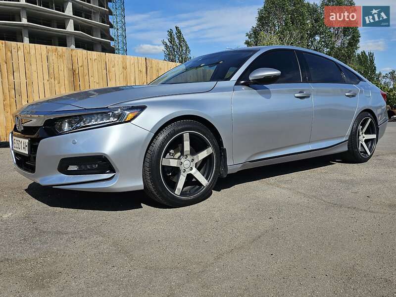 Седан Honda Accord 2018 в Днепре