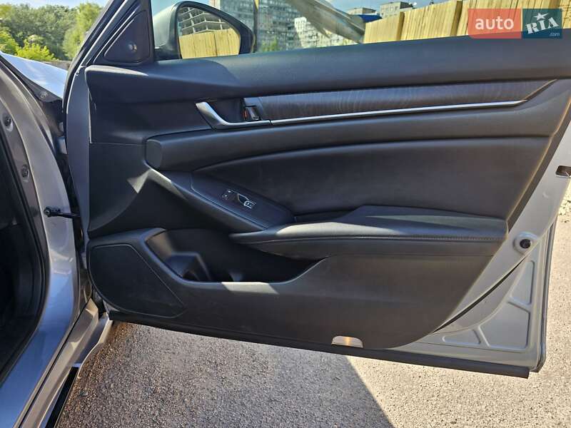 Седан Honda Accord 2018 в Днепре