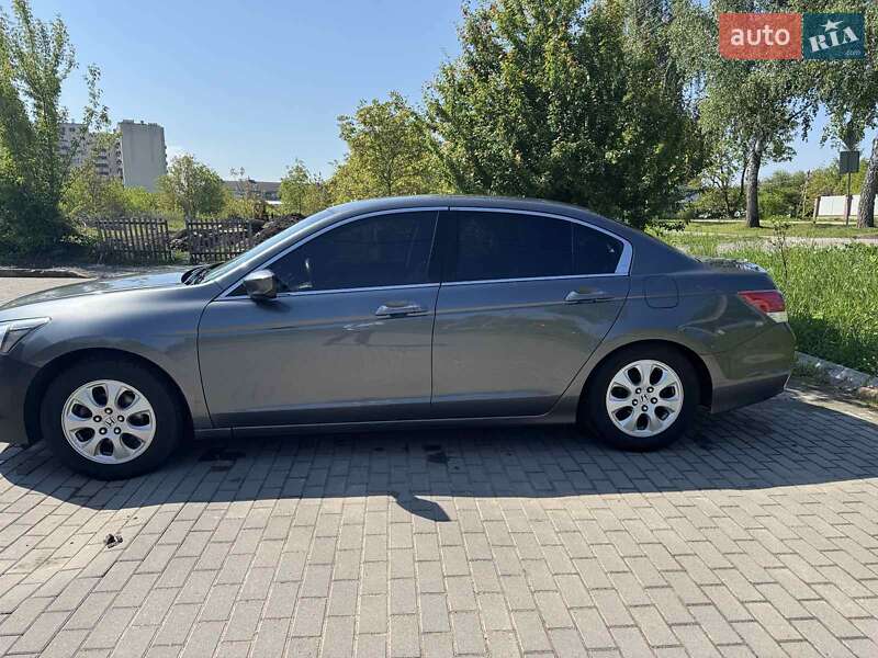 Седан Honda Accord 2012 в Староконстантинове