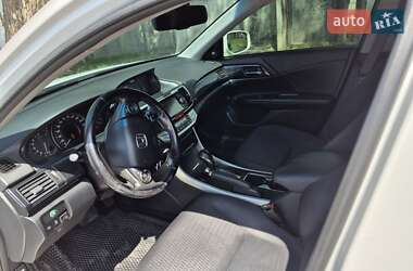 Седан Honda Accord 2013 в 