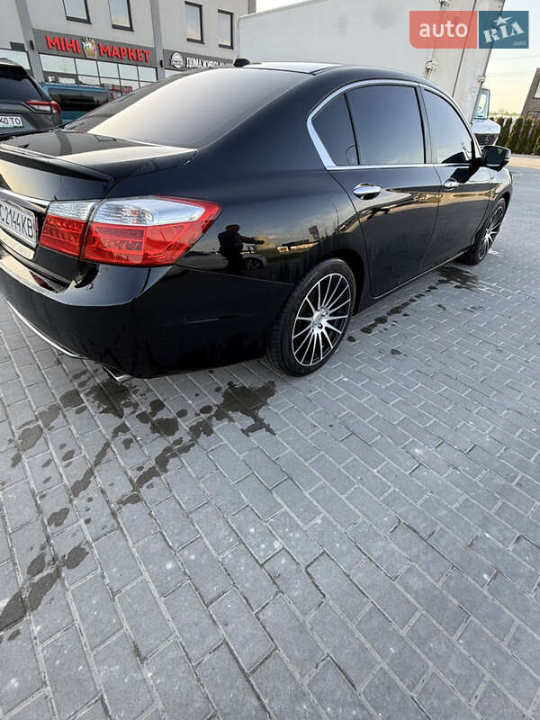 Седан Honda Accord 2015 в Львові