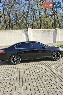 Седан Honda Accord 2014 в 