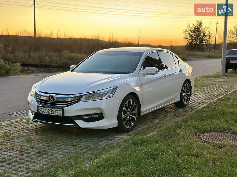 Седан Honda Accord 2017 в Киеве