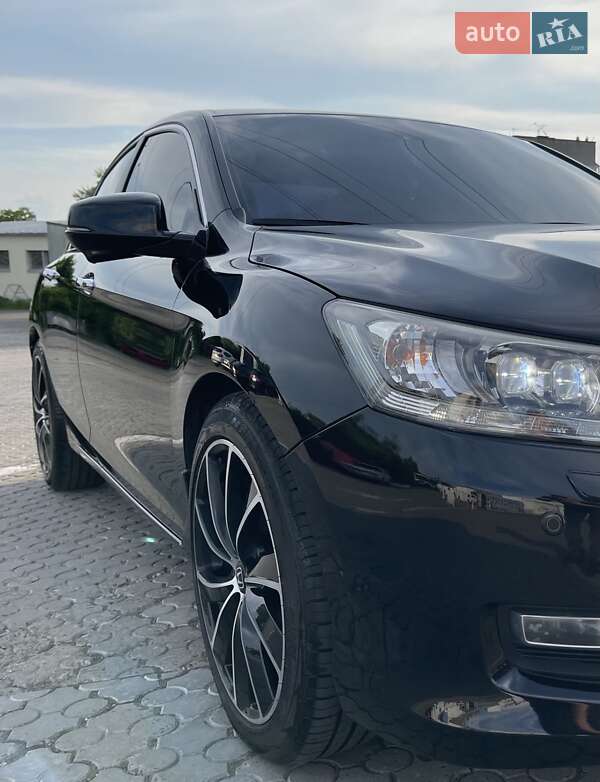 Седан Honda Accord 2013 в Черновцах
