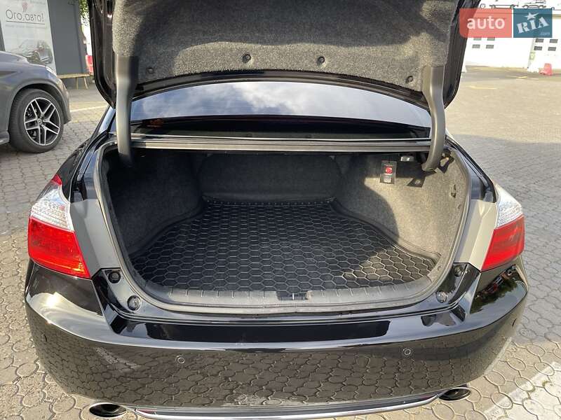 Седан Honda Accord 2013 в Черновцах