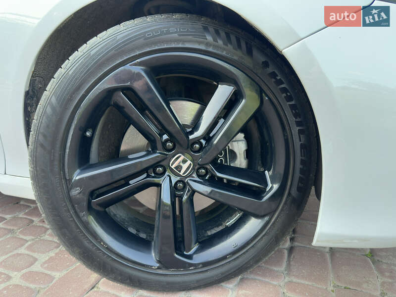 Седан Honda Accord 2019 в Ровно
