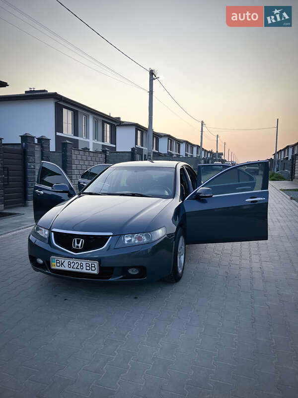 Седан Honda Accord 2003 в Ровно