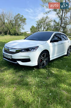 Седан Honda Accord 2016 в Могилев-Подольске
