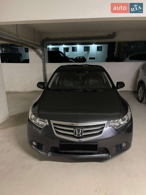 Седан Honda Accord 2012 в Рені