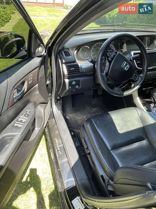 Седан Honda Accord 2016 в Березне