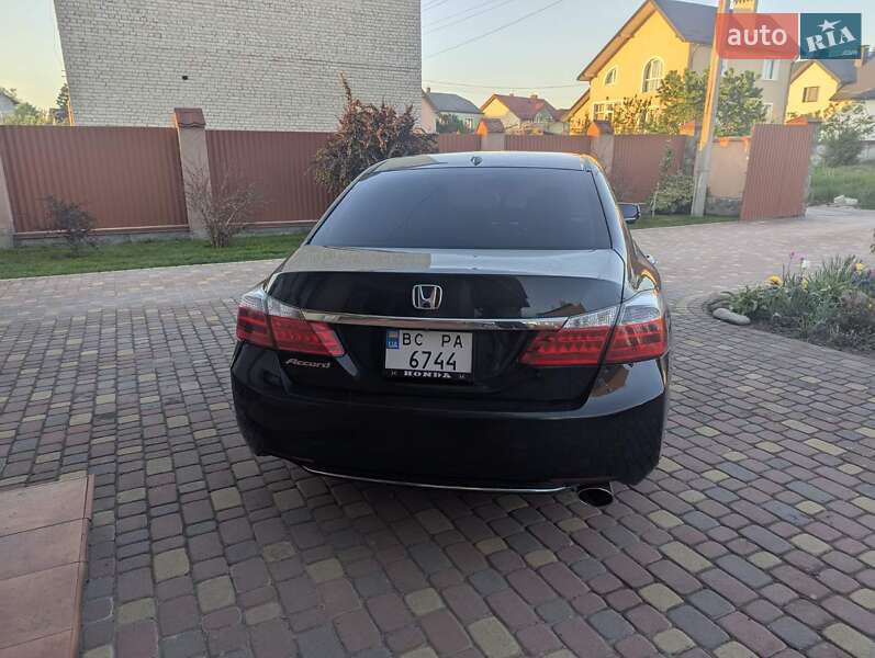 Седан Honda Accord 2013 в Львові