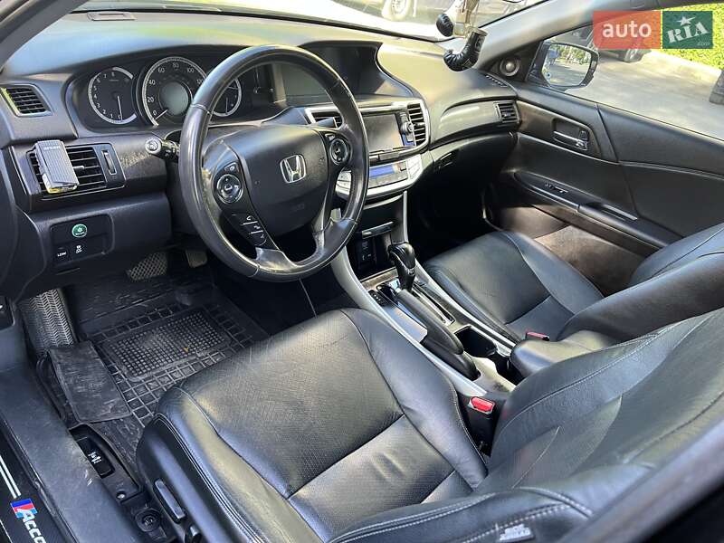 Седан Honda Accord 2013 в Львові
