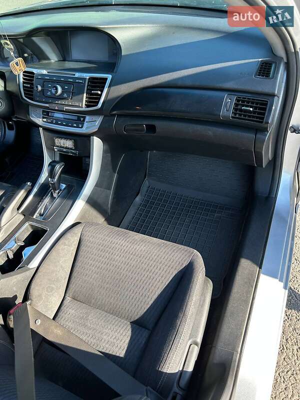 Седан Honda Accord 2015 в Ромнах фото 11 Седан Honda Accord 2015 в Ромнах