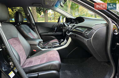 Седан Honda Accord 2015 в 