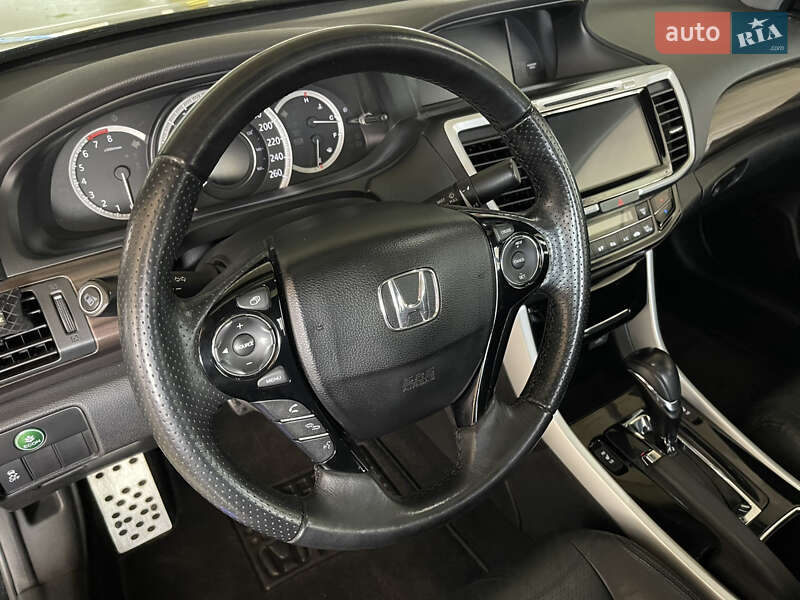 Седан Honda Accord 2016 в Києві