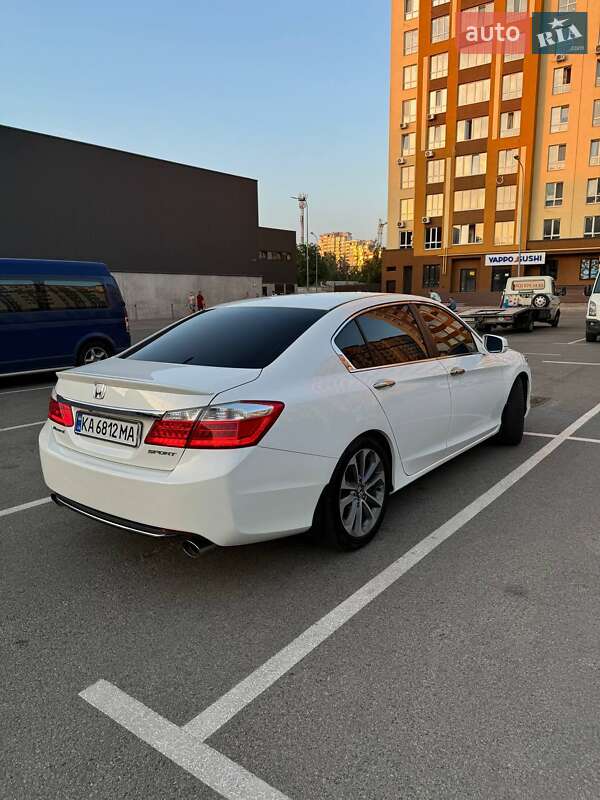 Седан Honda Accord 2013 в Киеве