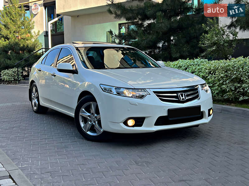 Седан Honda Accord 2012 в Киеве