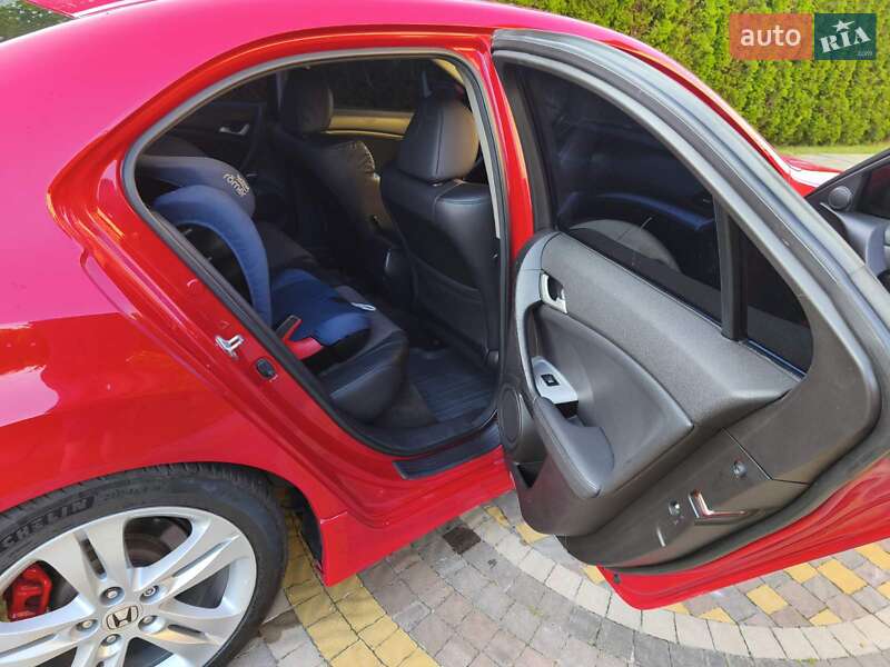 Седан Honda Accord 2010 в Стрию