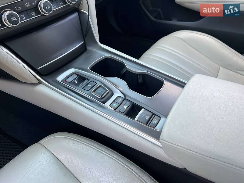 Седан Honda Accord 2018 в Киеве