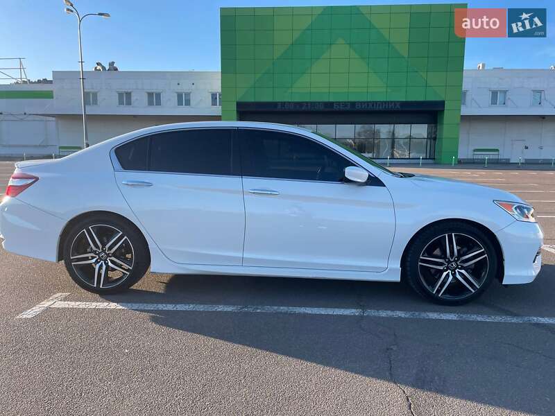 Седан Honda Accord 2017 в Фонтанці