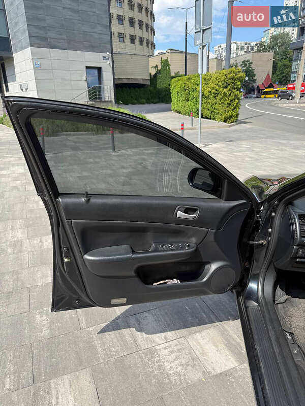 Седан Honda Accord 2003 в Киеве