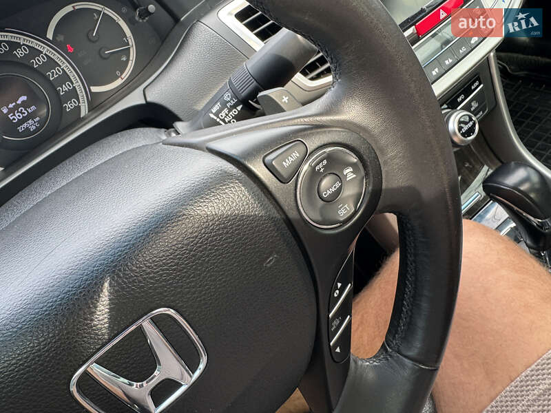 Седан Honda Accord 2013 в Києві