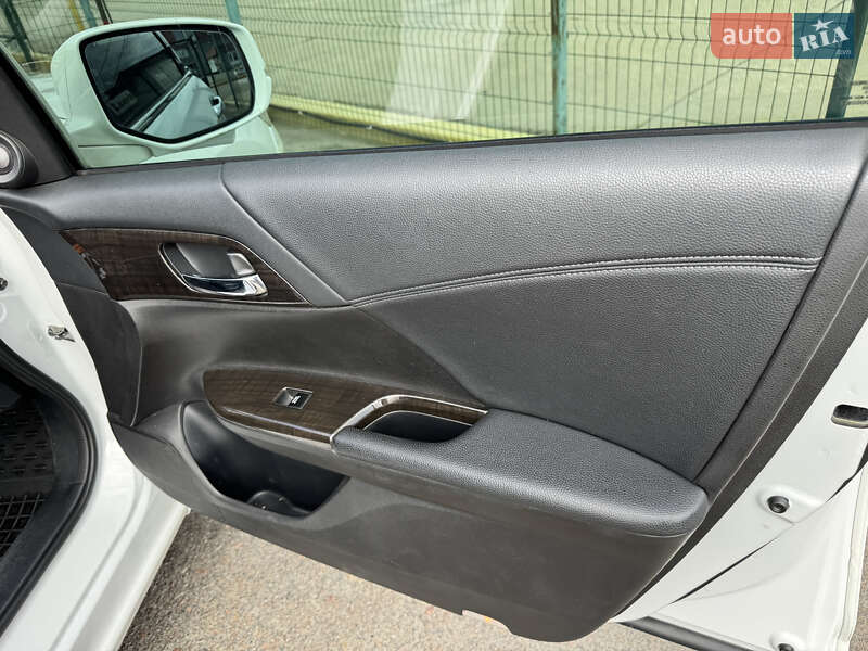 Седан Honda Accord 2013 в Києві
