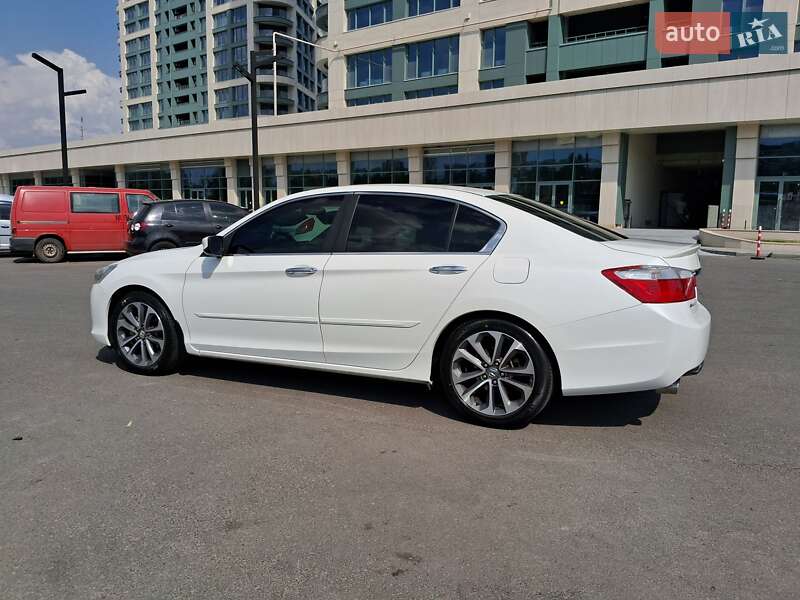 Седан Honda Accord 2015 в Дніпрі