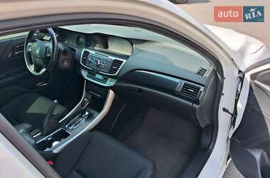 Седан Honda Accord 2015 в 
