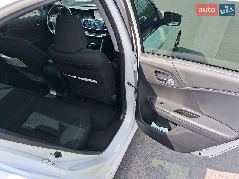 Седан Honda Accord 2015 в Дніпрі