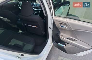 Седан Honda Accord 2015 в 