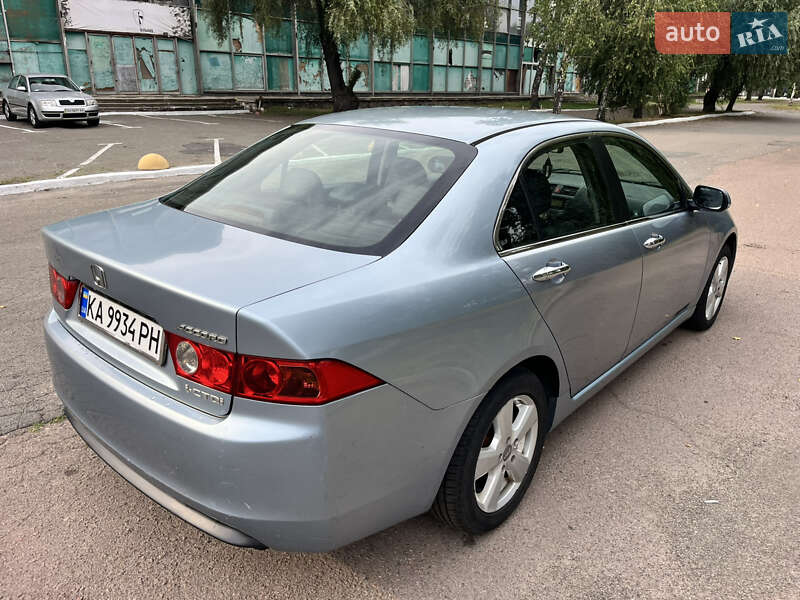Седан Honda Accord 2004 в Киеве