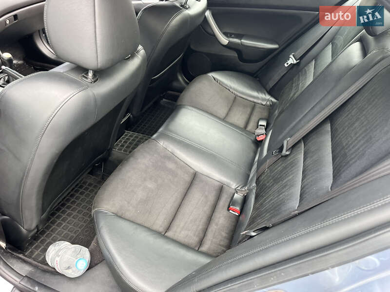 Седан Honda Accord 2004 в Киеве