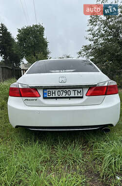 Седан Honda Accord 2015 в 