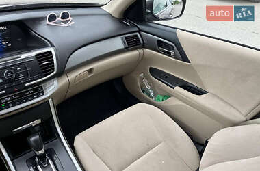 Седан Honda Accord 2013 в 