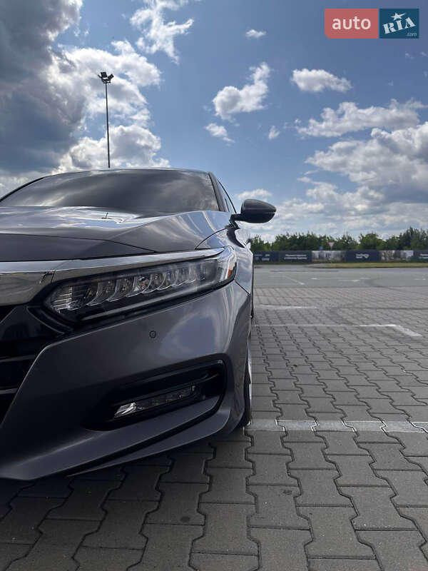 Седан Honda Accord 2018 в Києві