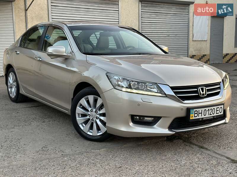 Седан Honda Accord 2013 в 