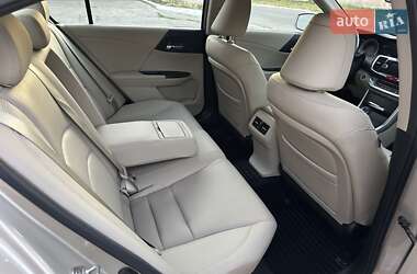 Седан Honda Accord 2013 в 