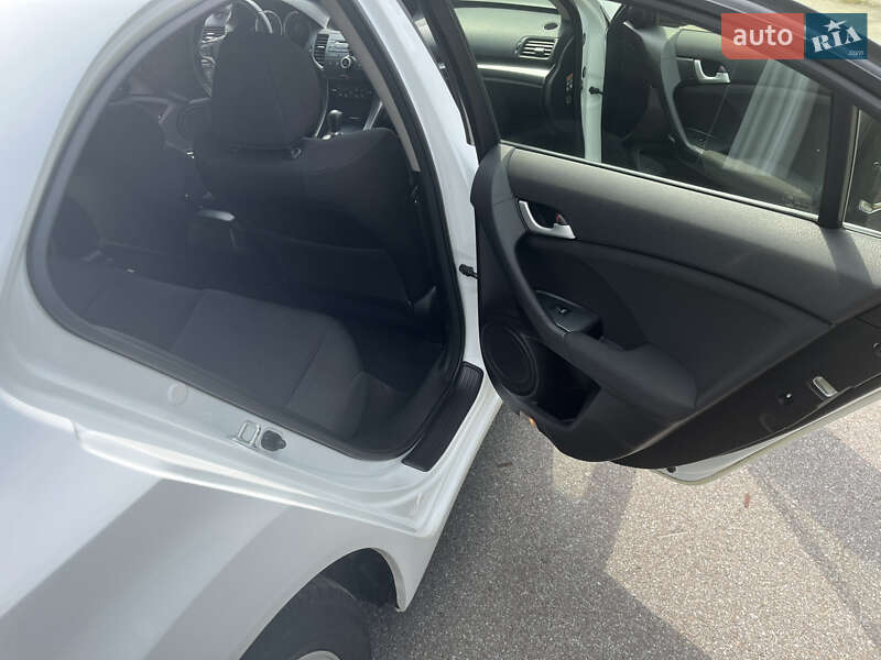 Седан Honda Accord 2012 в Києві