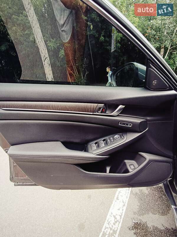 Седан Honda Accord 2019 в Киеве