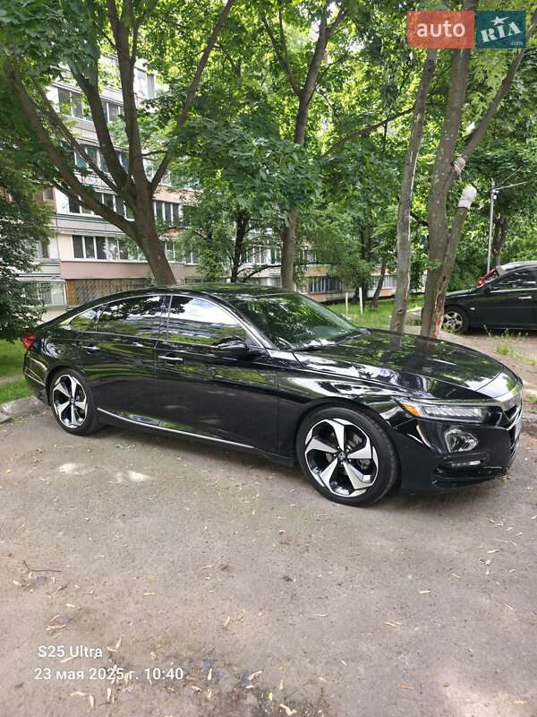 Седан Honda Accord 2018 в Киеве