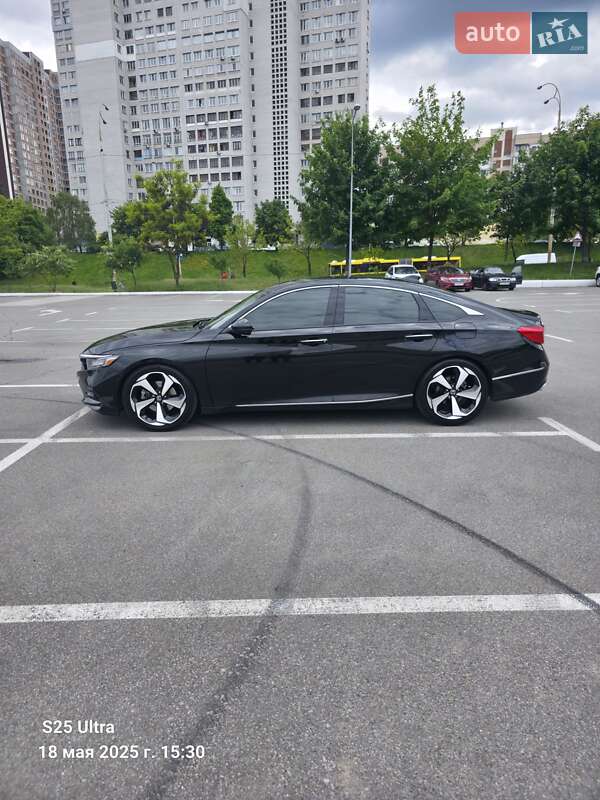 Седан Honda Accord 2018 в Киеве