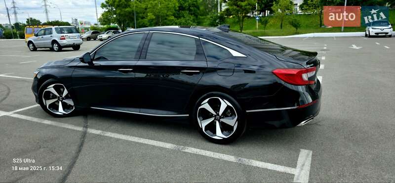Седан Honda Accord 2018 в Киеве